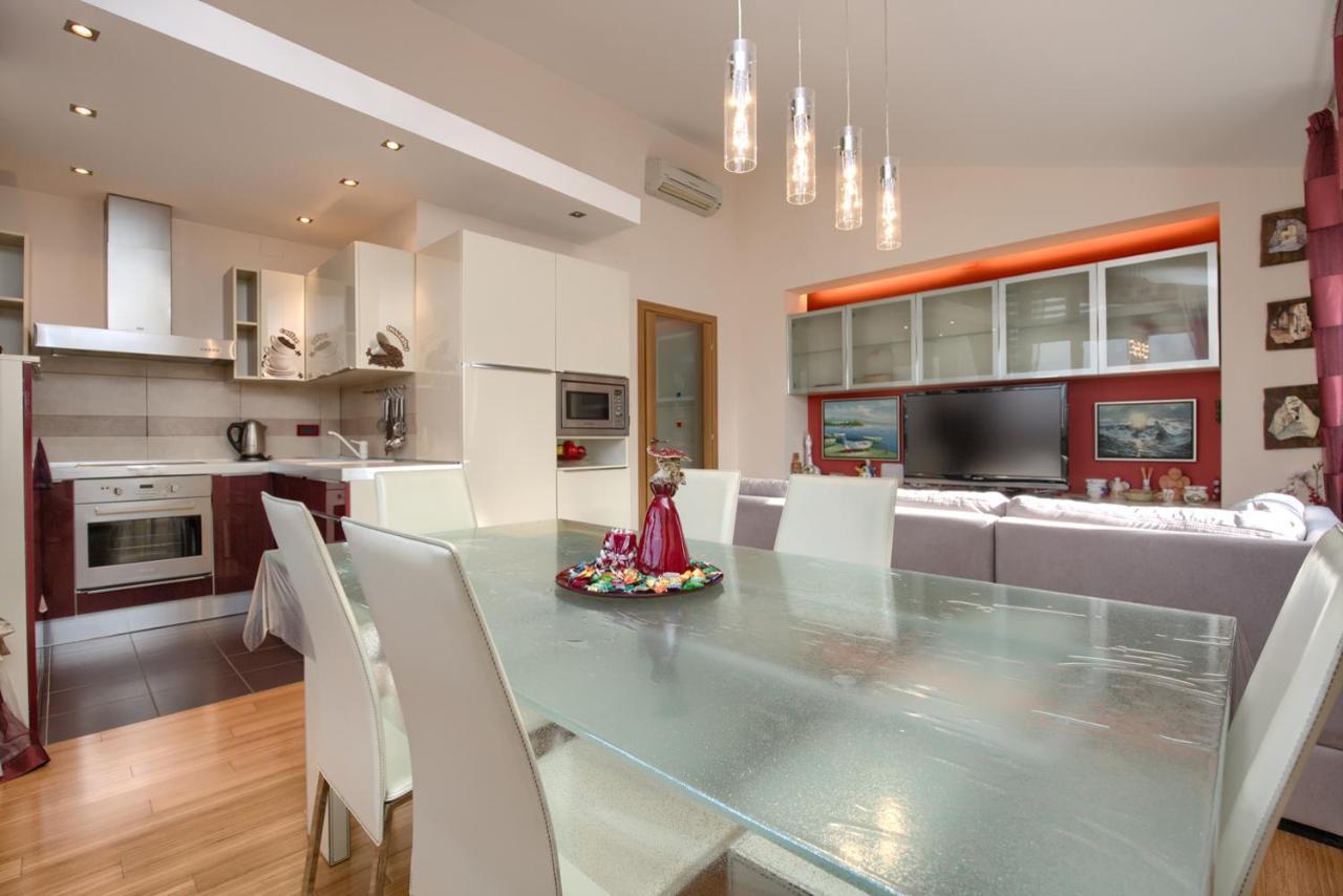 Tomisha Apartman Pjescana Uvala Kültér fotó
