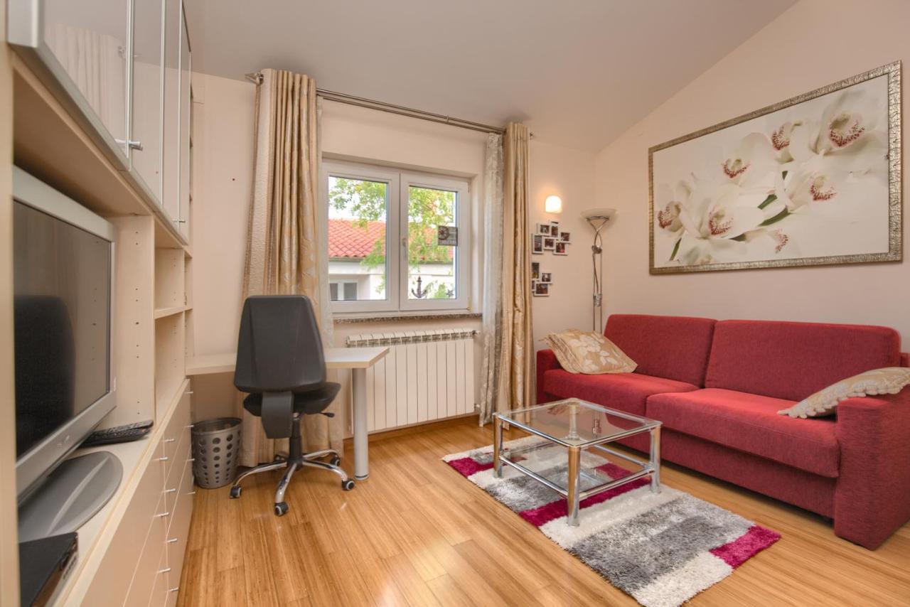 Tomisha Apartman Pjescana Uvala Kültér fotó