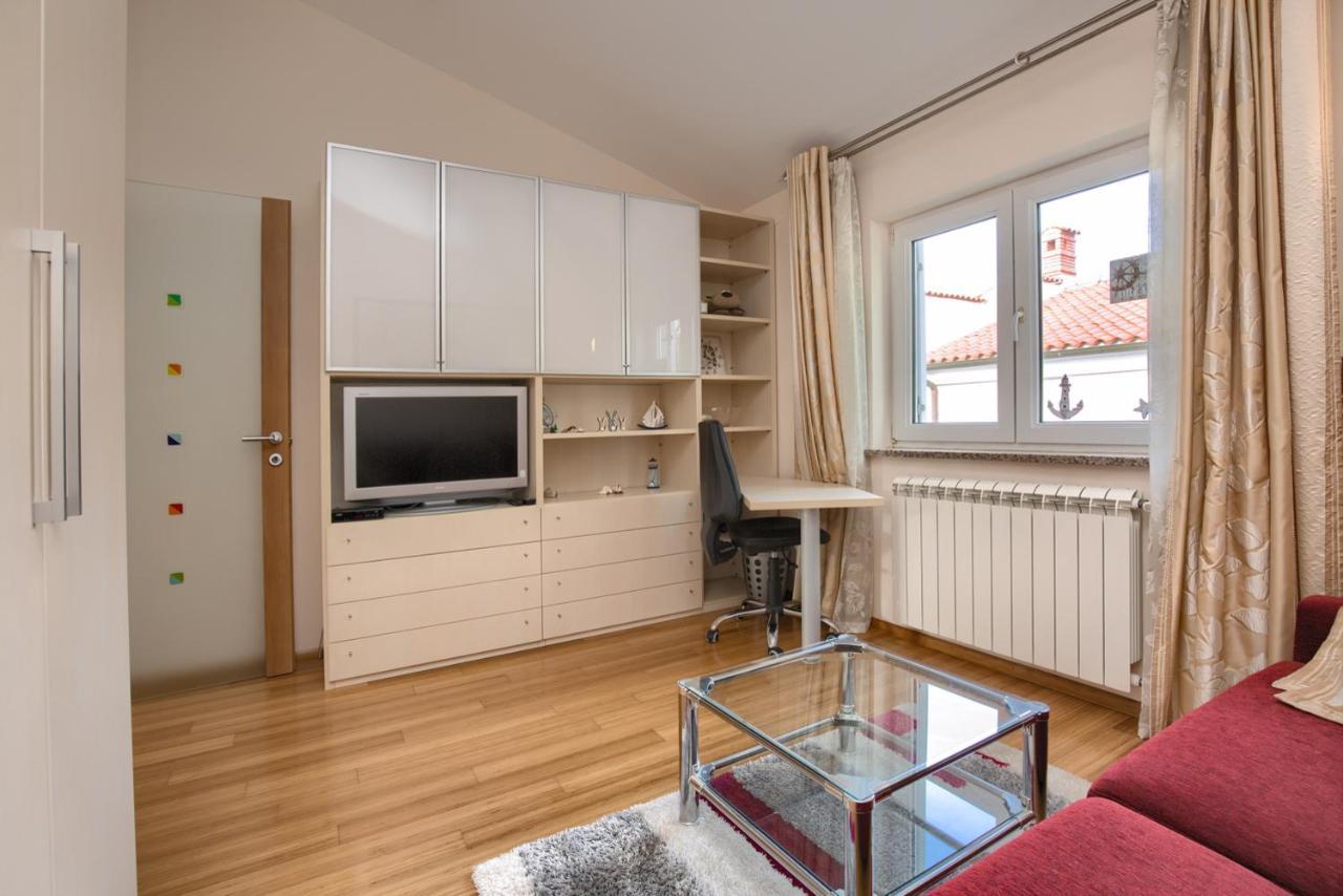 Tomisha Apartman Pjescana Uvala Kültér fotó